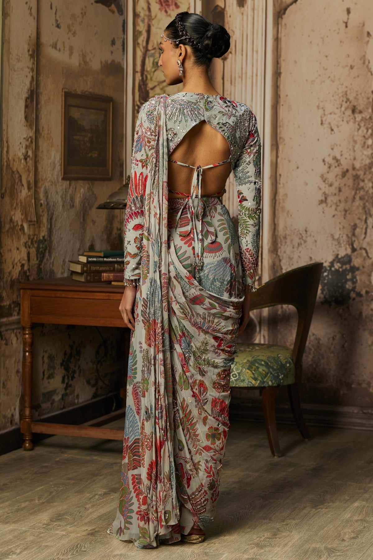 SLATE GREY PRINTED AND HIGHLIGHTED TIERED SKIRT SAREE SET