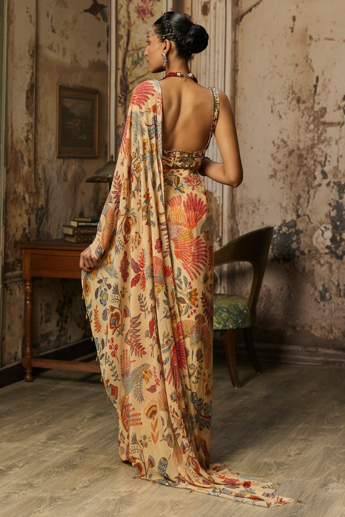 BEIGE PRINTED AND HIGHLIGHTED BLOUSE SKIRT SAREE SET