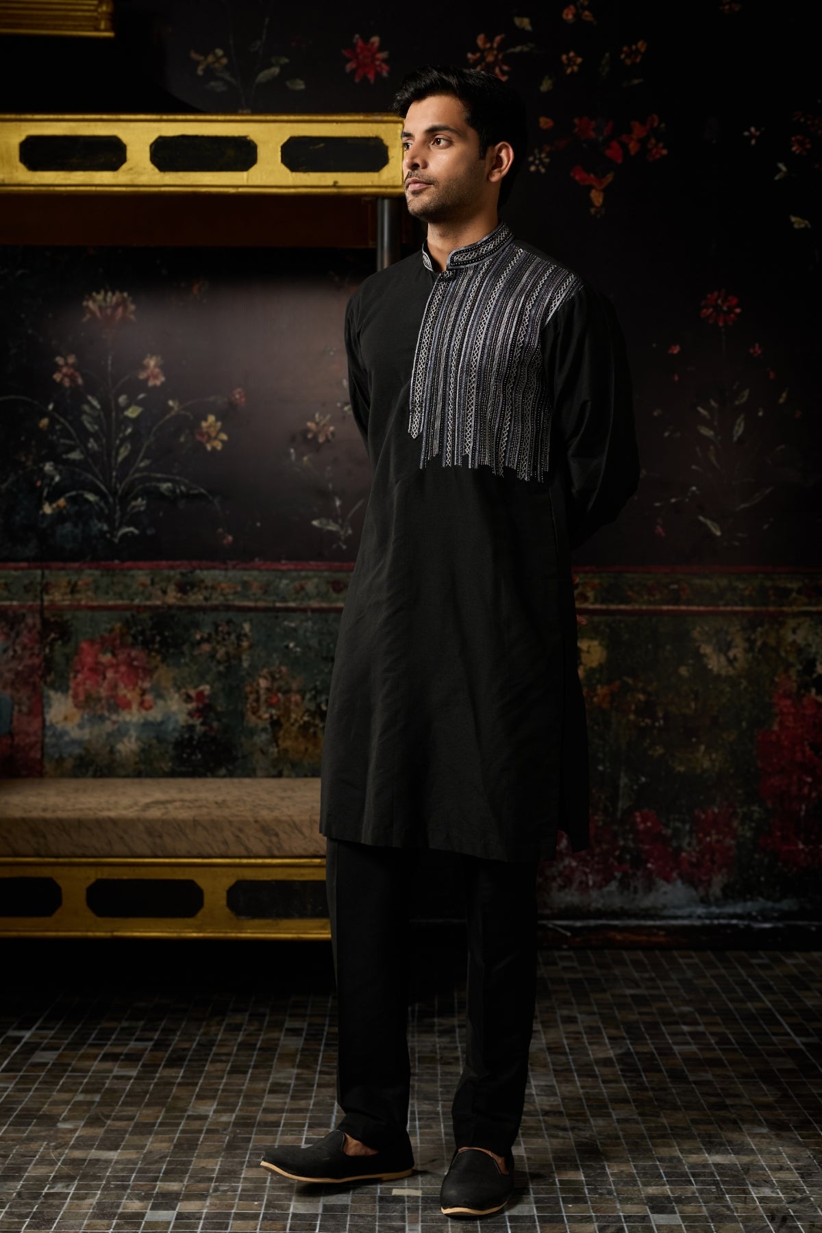 BLACK EMBROIDERED KURTA AND PANTS