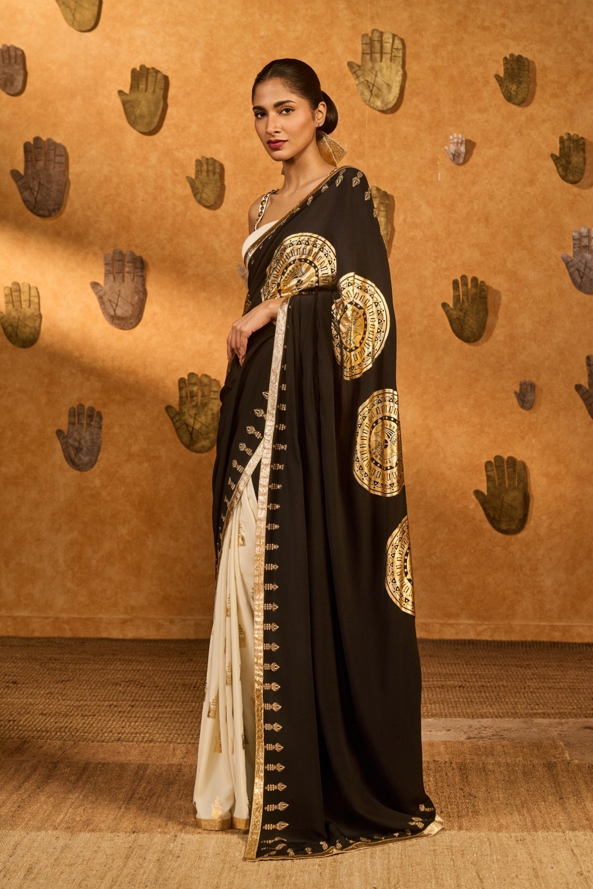 Black/White Moon Fish Saree