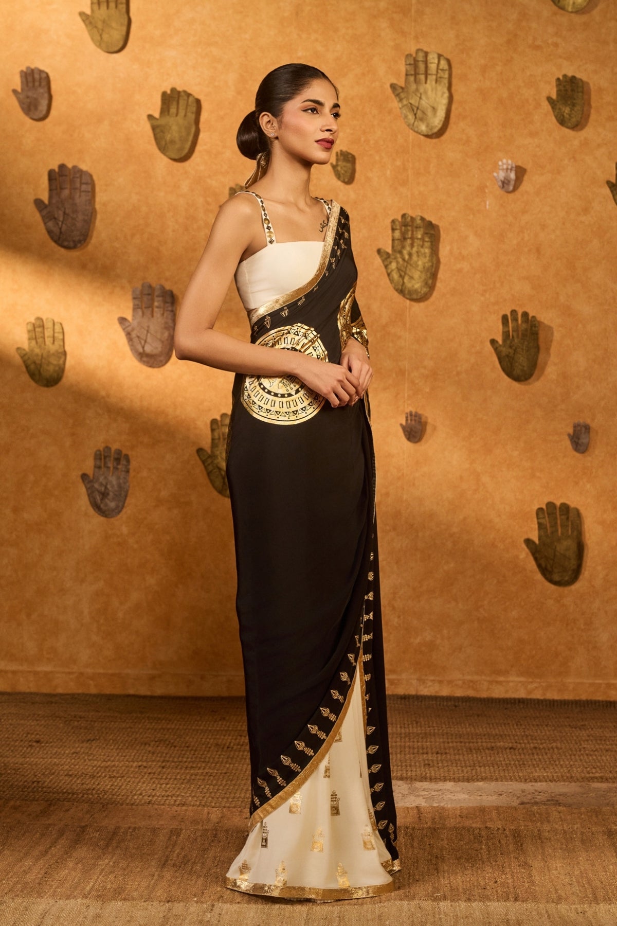 Black/White Moon Fish Saree