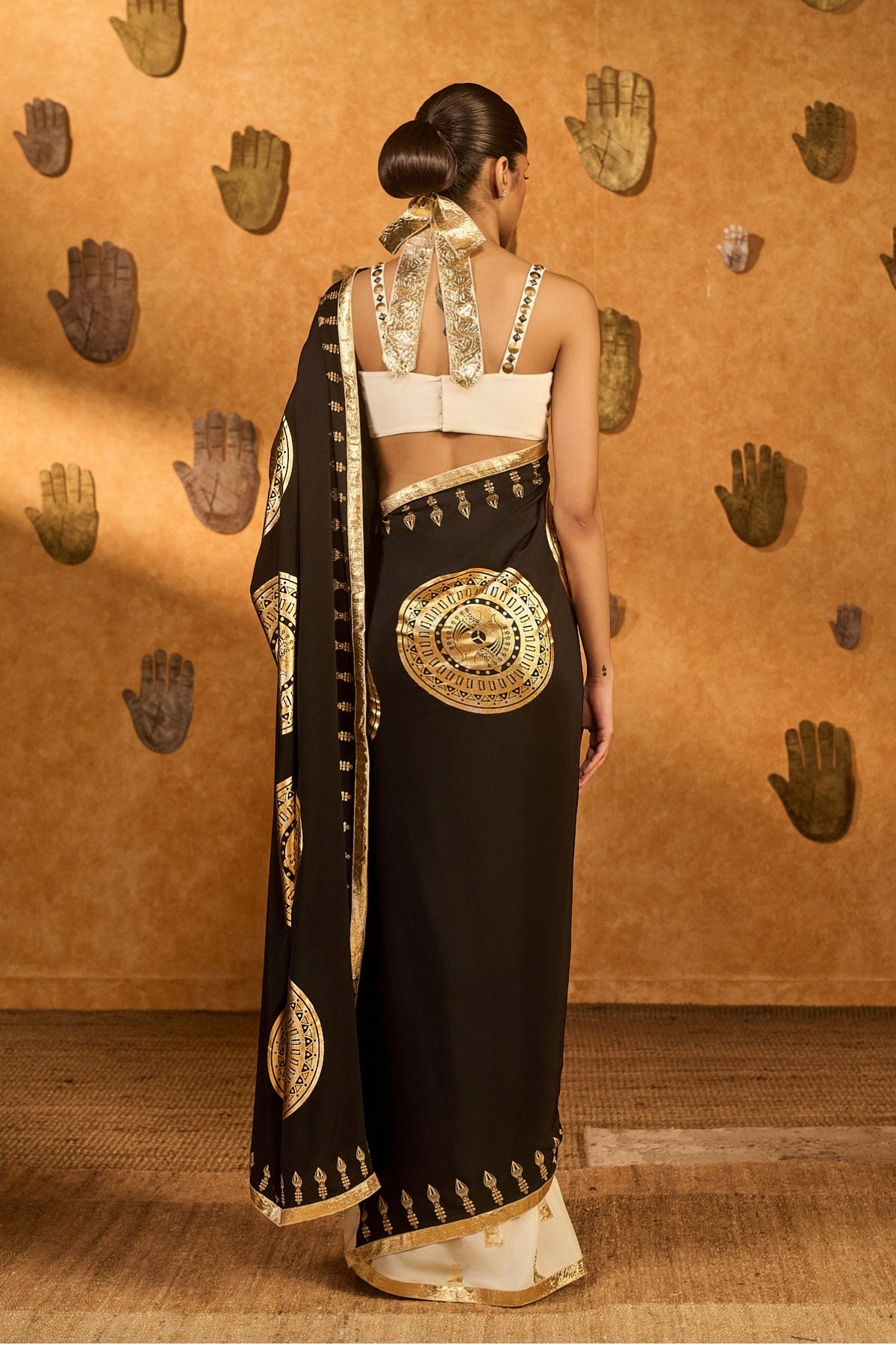 Black/White Moon Fish Saree