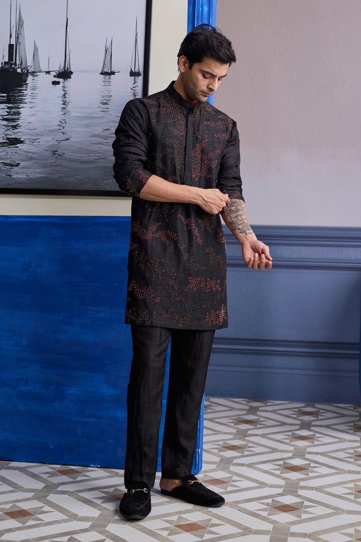 BLACK ABSTRACT EMBROIDERED KURTA WITH PANTS