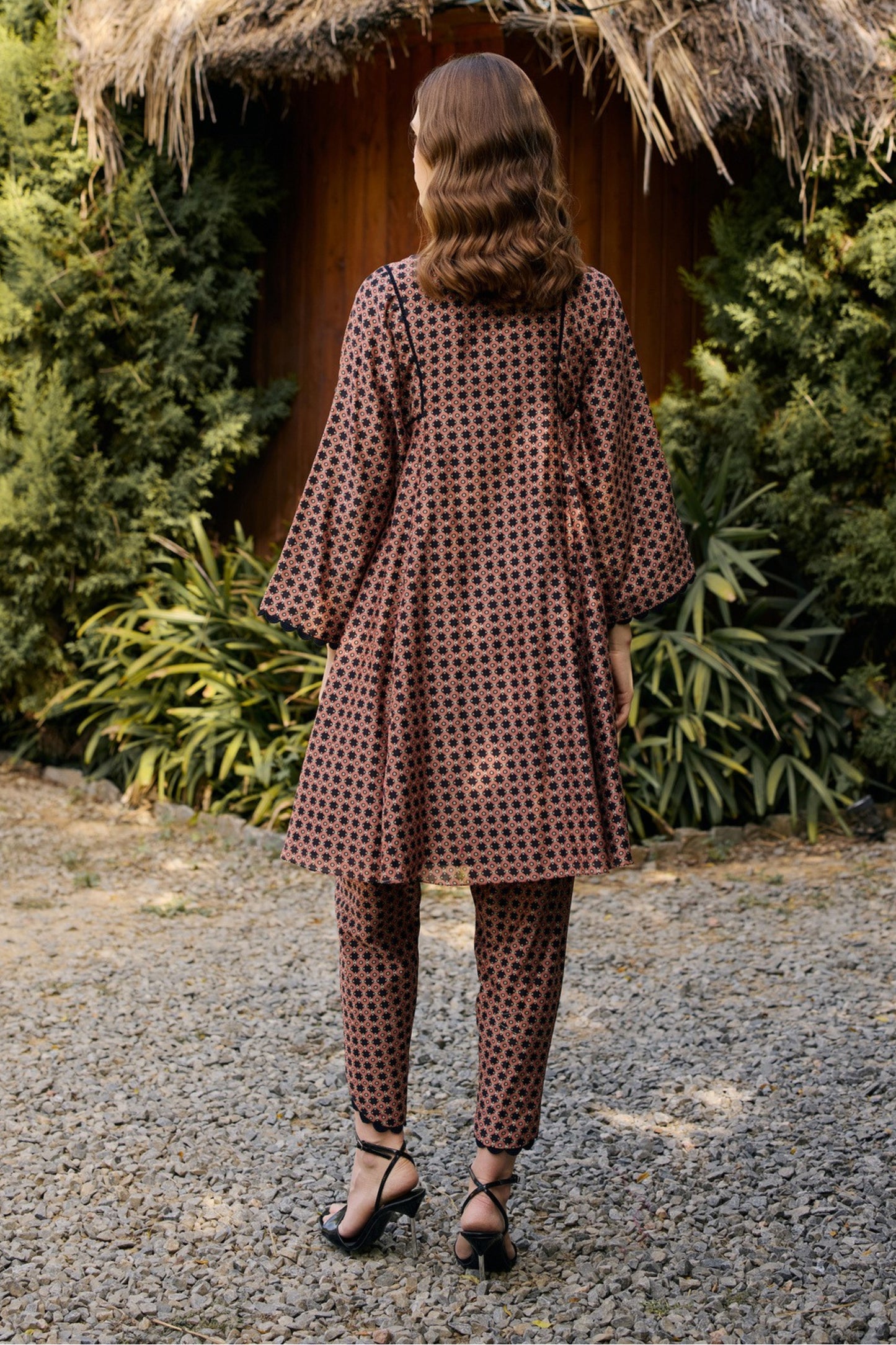 BLACK GEOMETRIC PRINTED