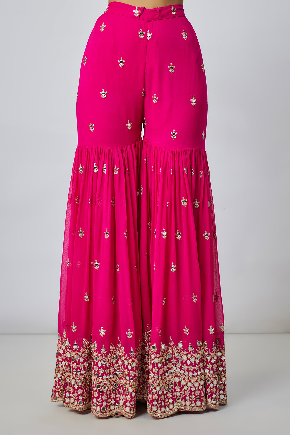 Eila Sharara Set