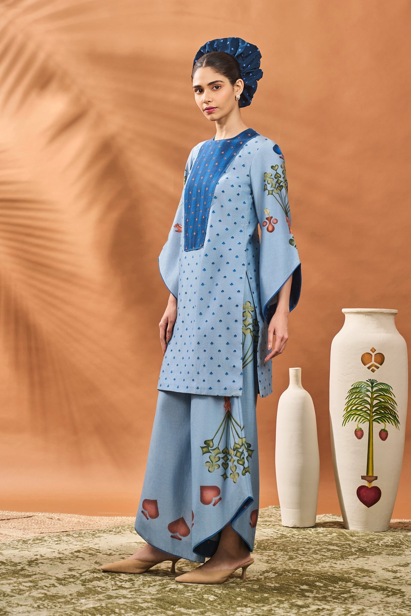 POWDER BLUE SPADE BLOSSOM TUNIC SET.