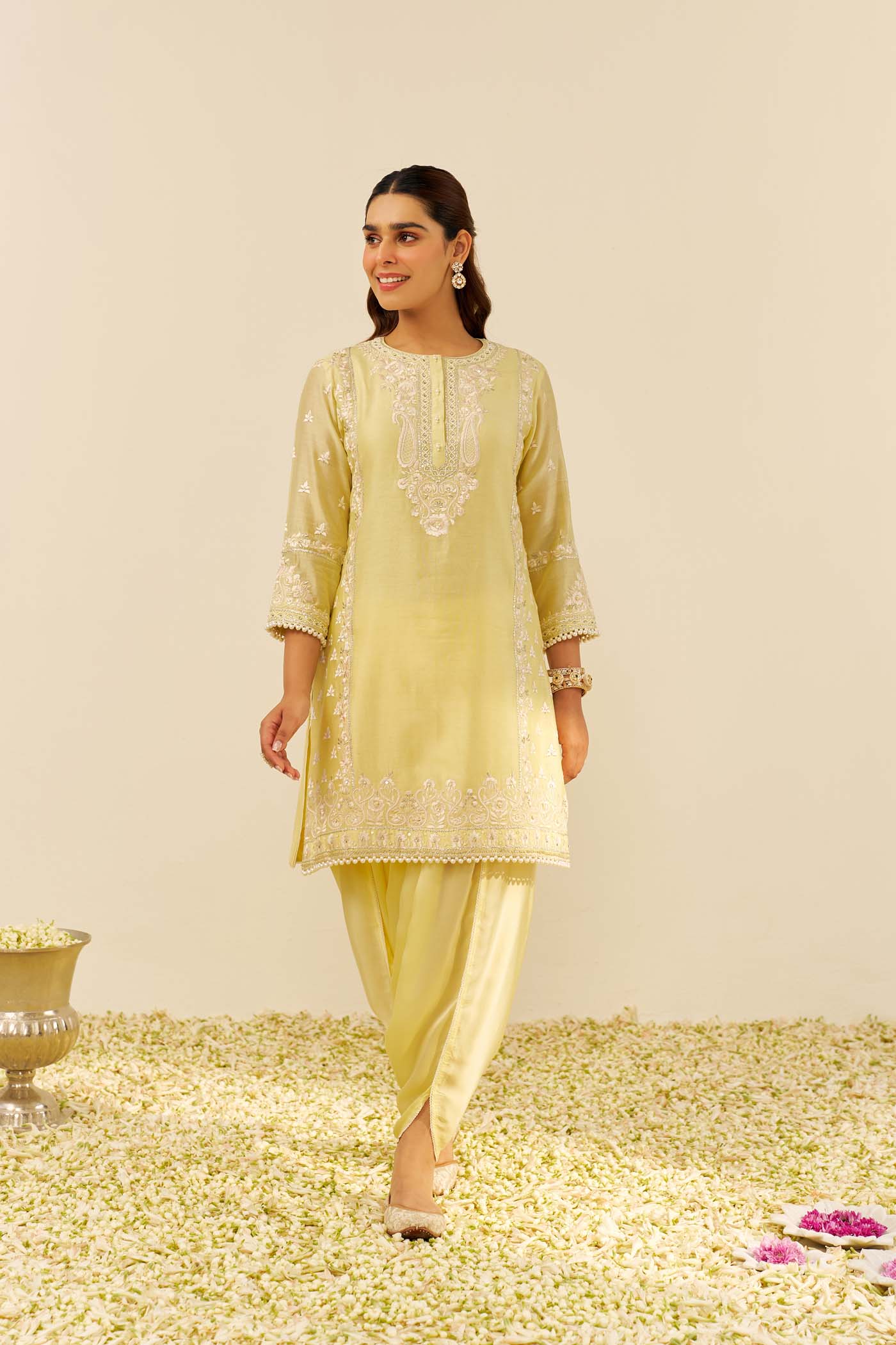 ZAISHA - SHORT KURTA WITH DHOTI