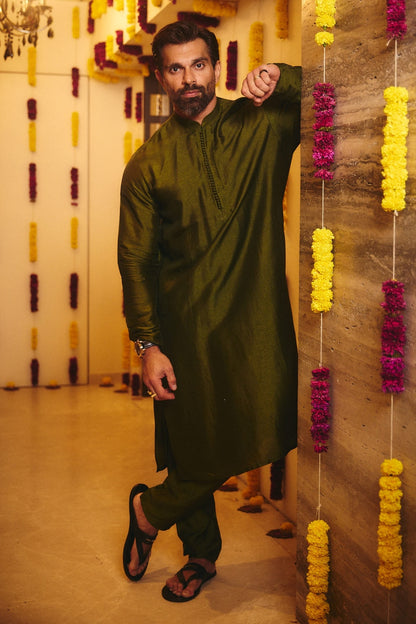 Karan Singh Grover in Farid Kurta Set