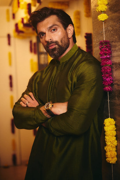 Karan Singh Grover in Farid Kurta Set