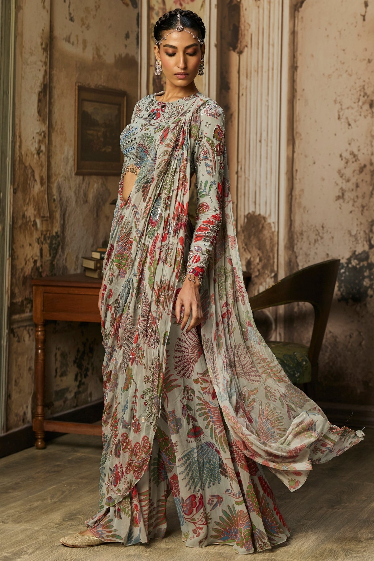 SLATE GREY PRINTED AND HIGHLIGHTED TIERED SKIRT SAREE SET