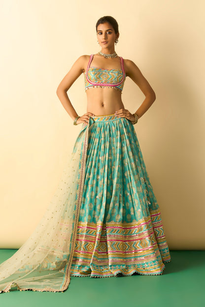Mannat lehenga set