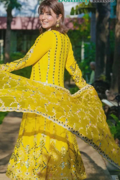 Hina Khan in Cheshtha Anarkali Set