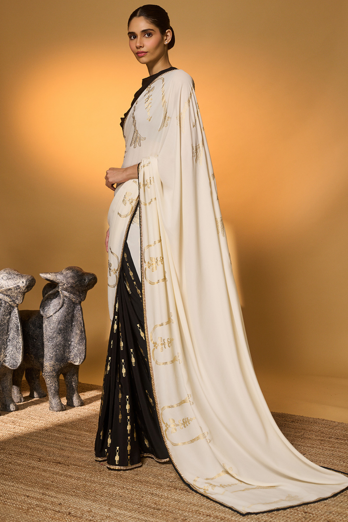 Black & White Tribal Pillar Saree