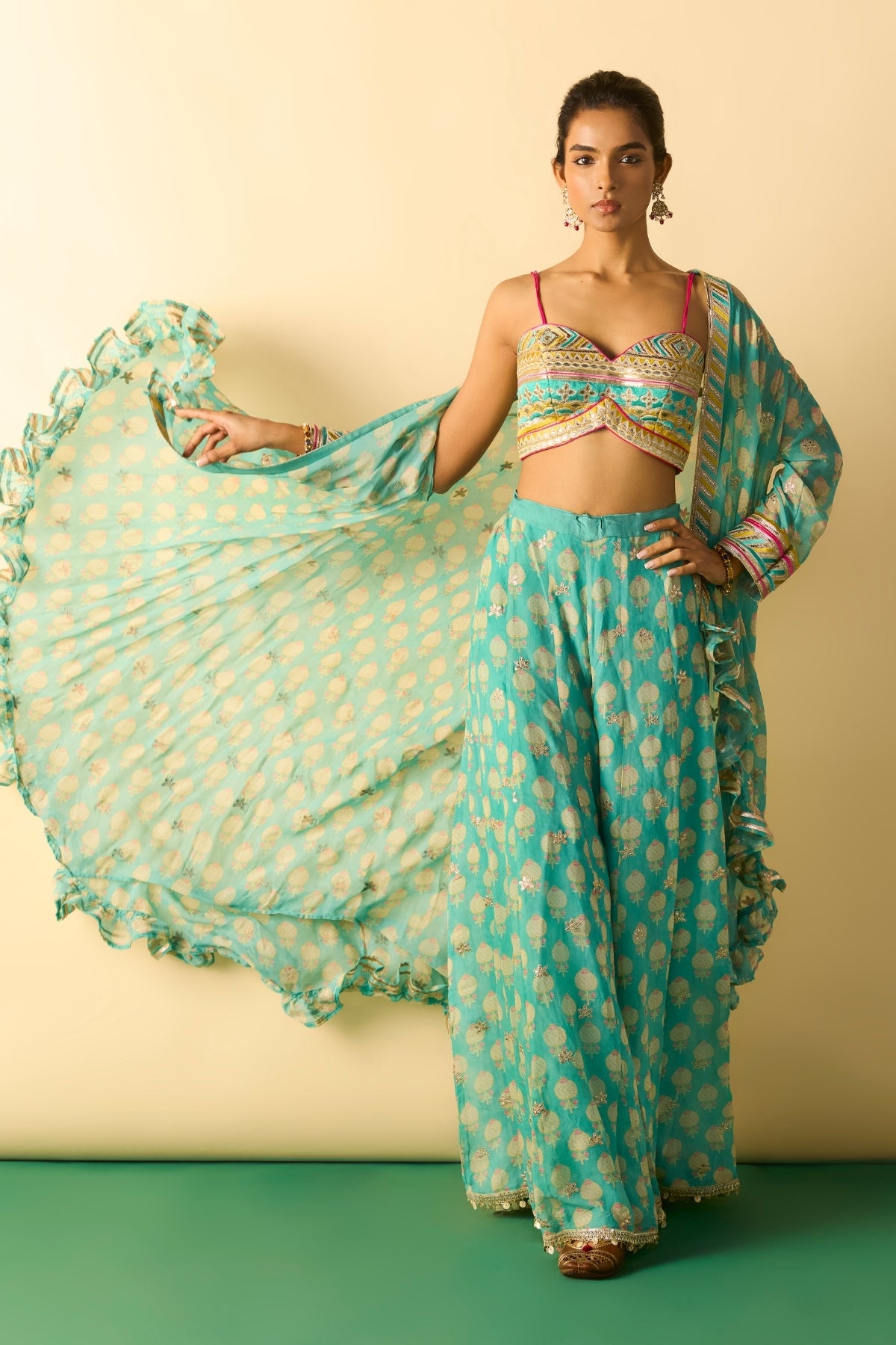 Dharika Cape Set