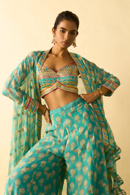 Dharika Cape Set