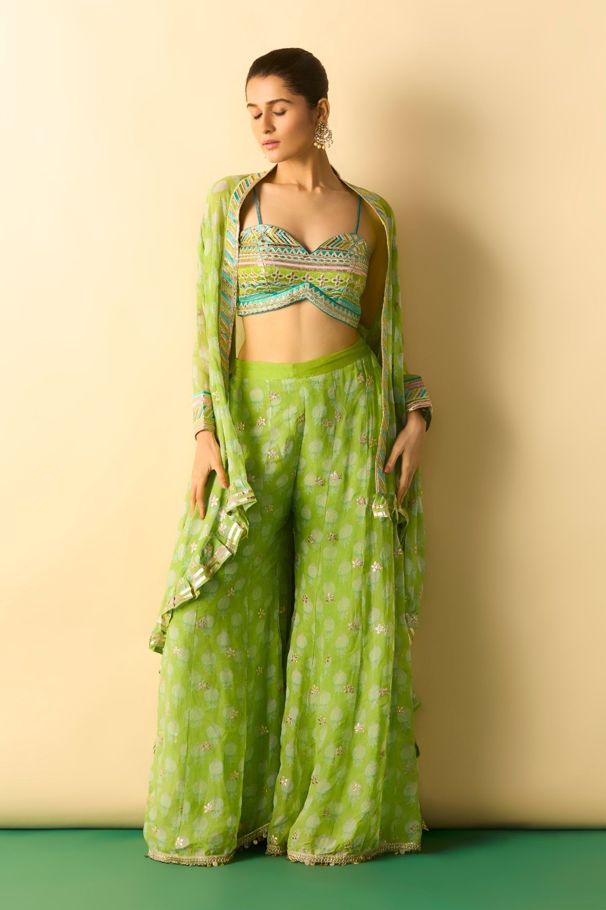 Dharika Cape Set