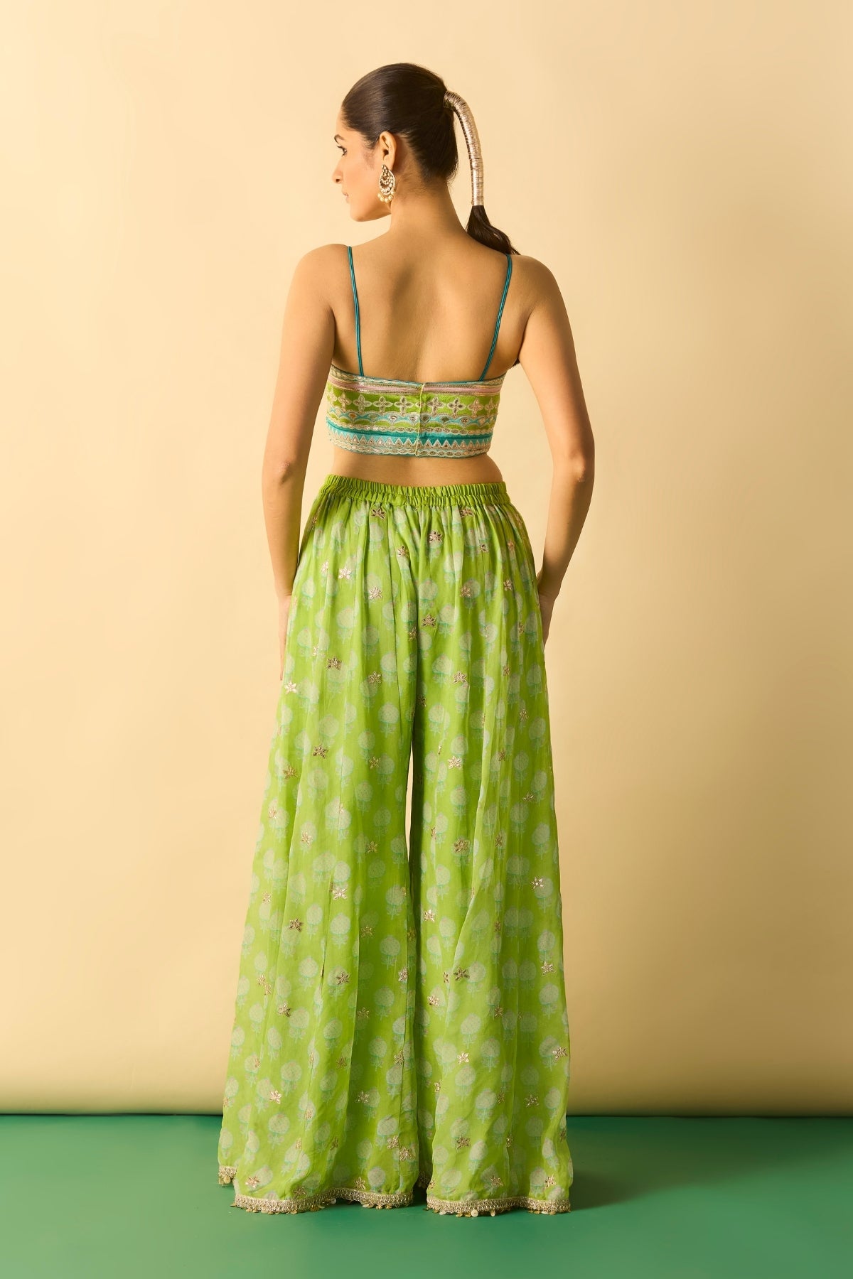 Dharika Cape Set
