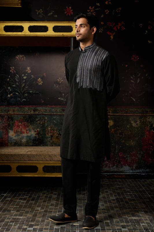 BLACK EMBROIDERED KURTA AND PANTS