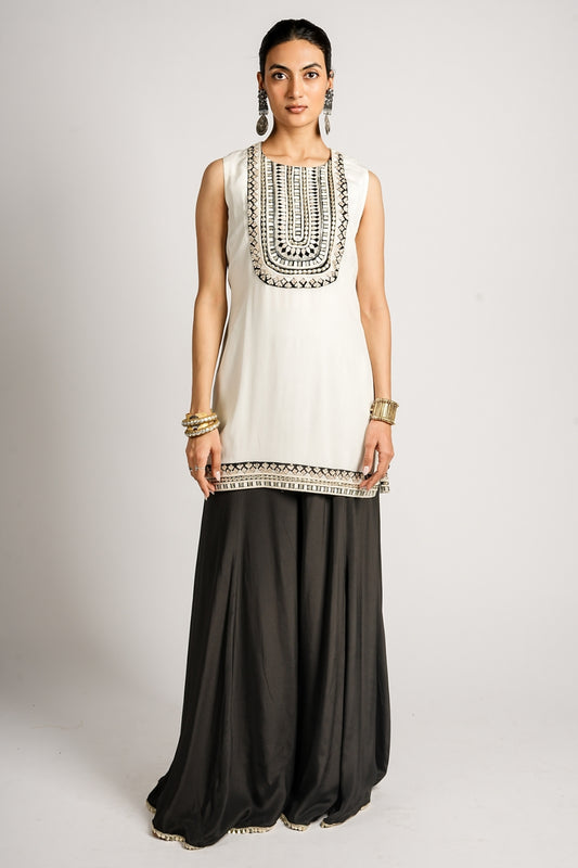 Zehna Embellished Yoke Kurta With Pants and Cape
