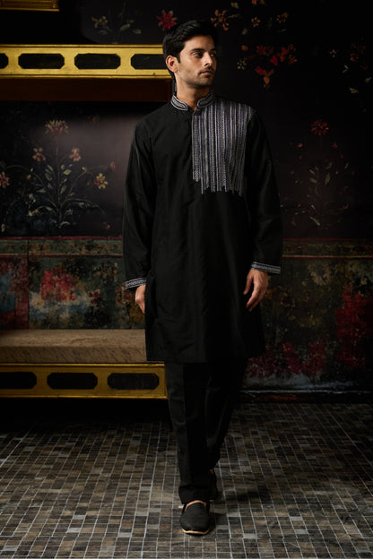 BLACK EMBROIDERED KURTA AND PANTS