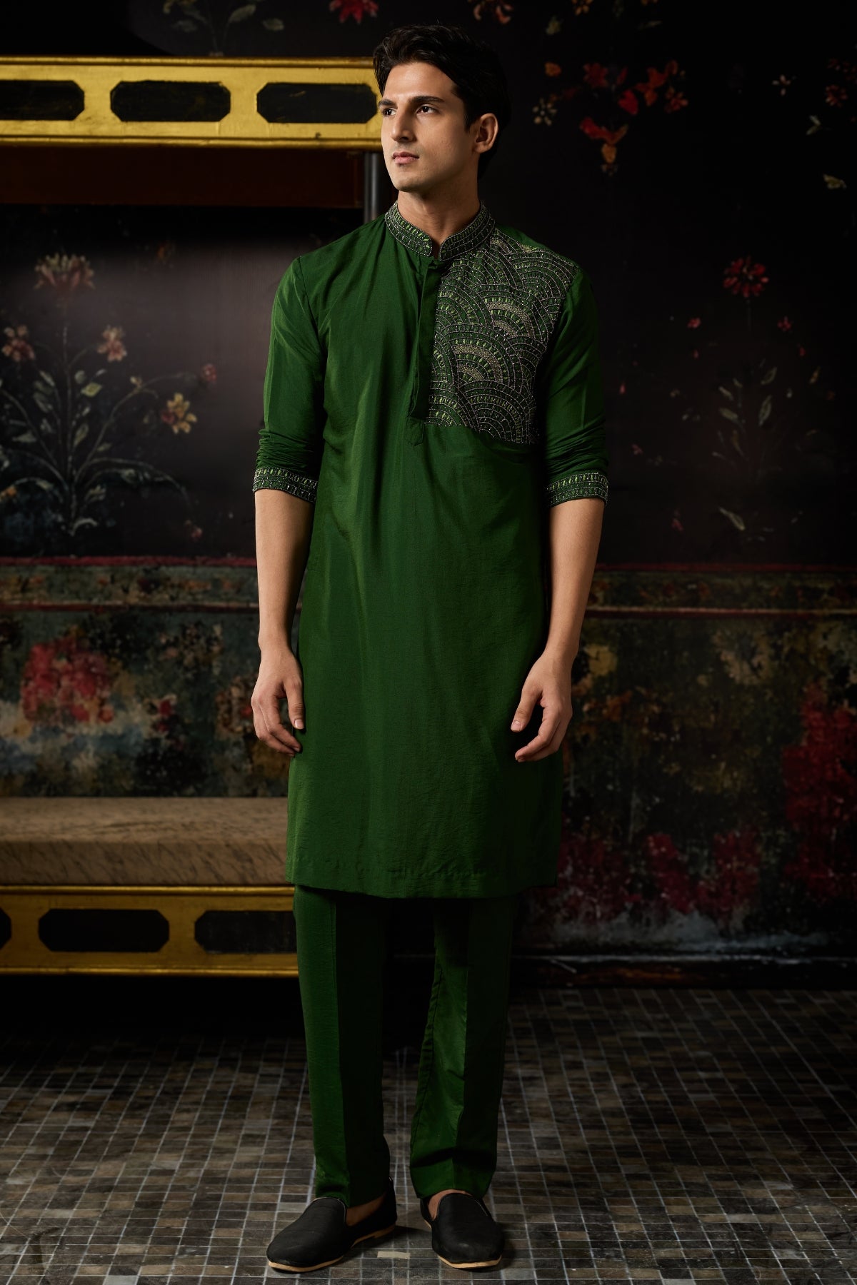 GREEN EMBROIDERED KURTA & PANTS