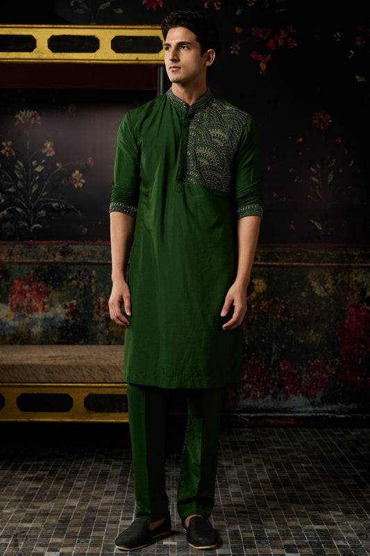 GREEN EMBROIDERED KURTA & PANTS