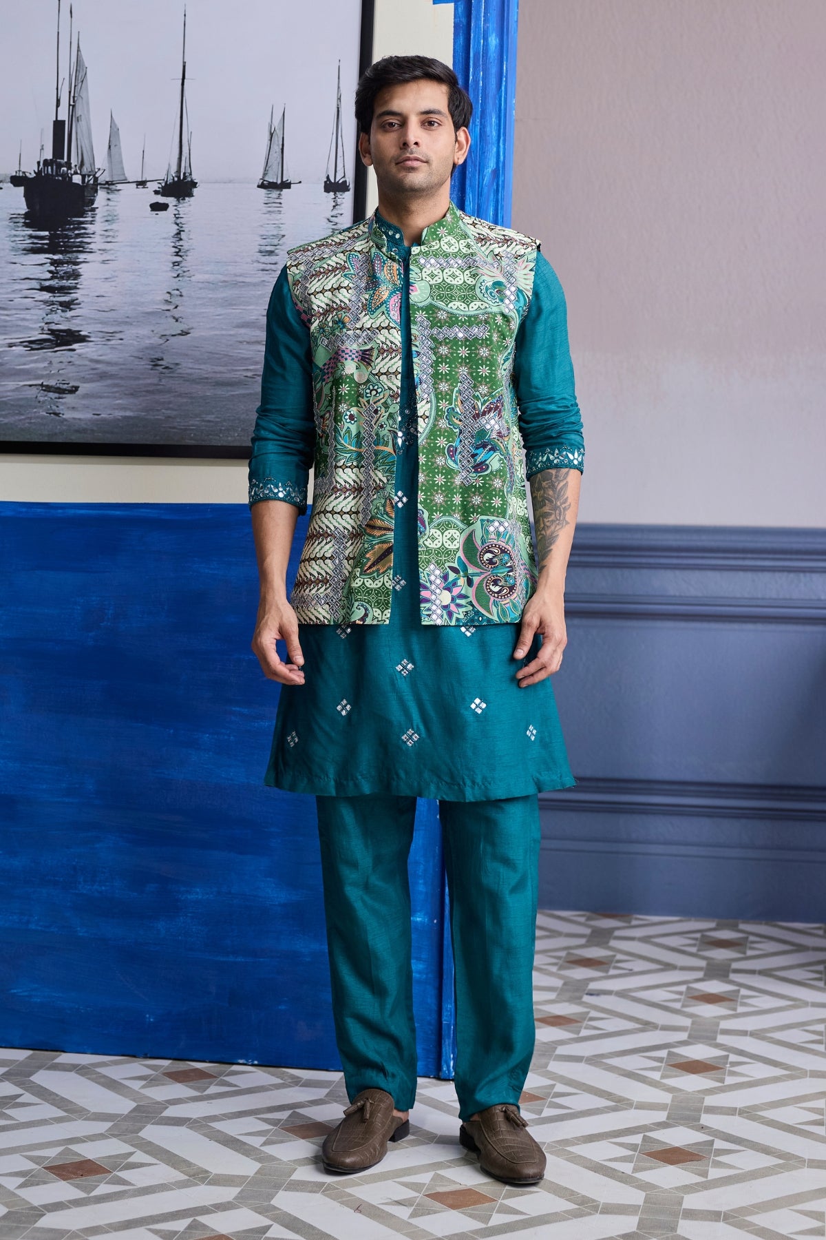 TEAL GREEN EMBROIDERED KURTA WITH PRINT HIGHLIGHTED BUNDI JACKET PAIRED WITH SOLID PANTS