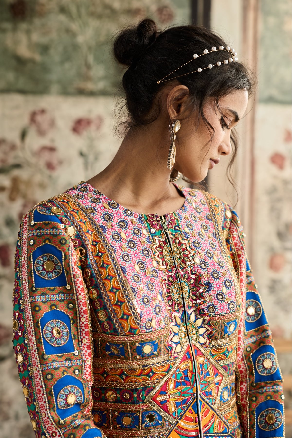 MULTI-COLOR  PRINT AND HIGHLIGHTED  JACKET SET