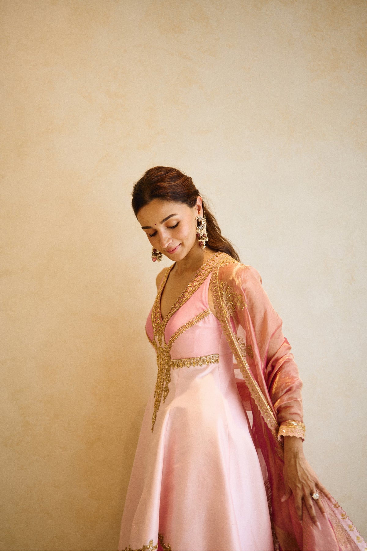 Chaand Gulabi Farshi Salwar Set