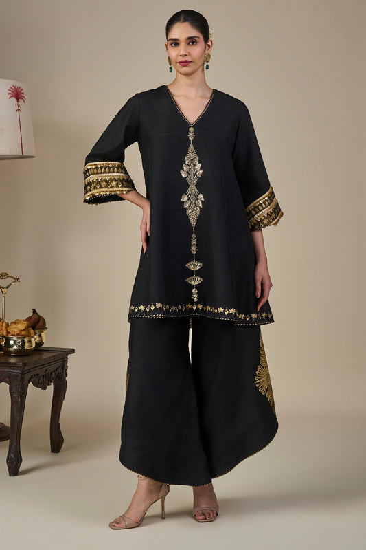 Black Pinnacle Arch Kurta Set