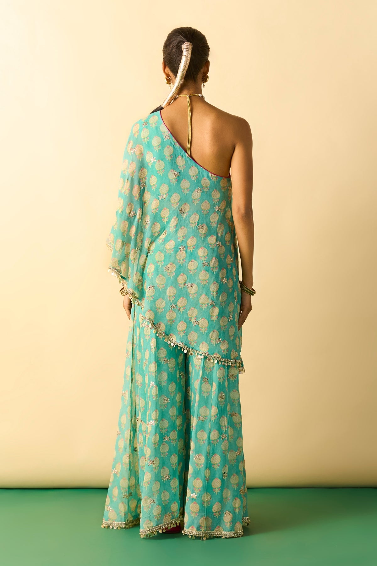 Chhavi one shoulder set