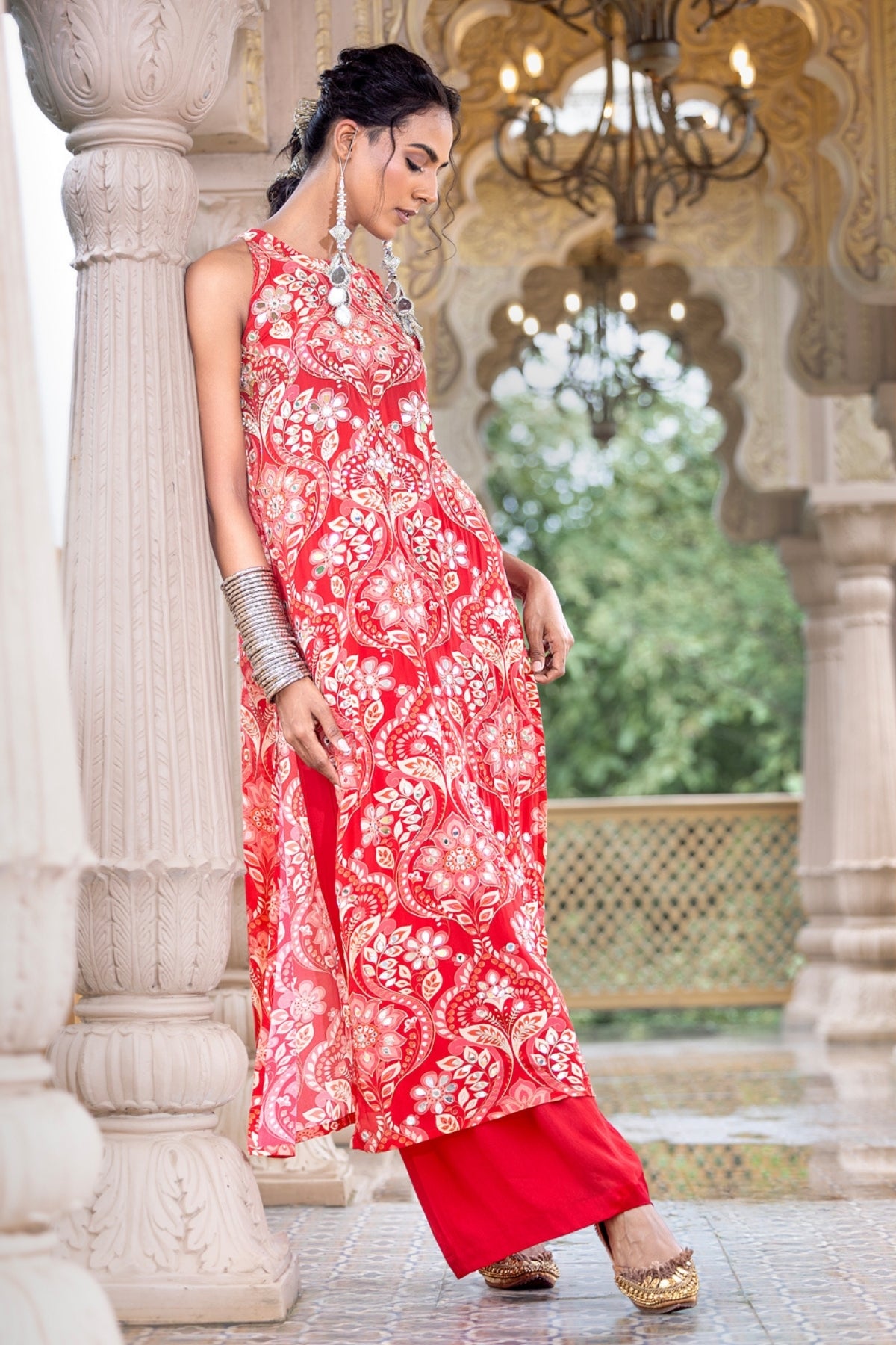 INDU RED (SLEEVELESS)