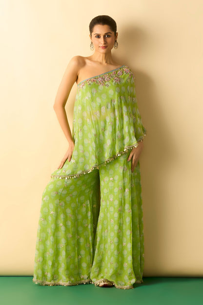 chhavi one shoulder set