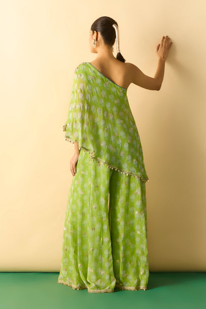 chhavi one shoulder set