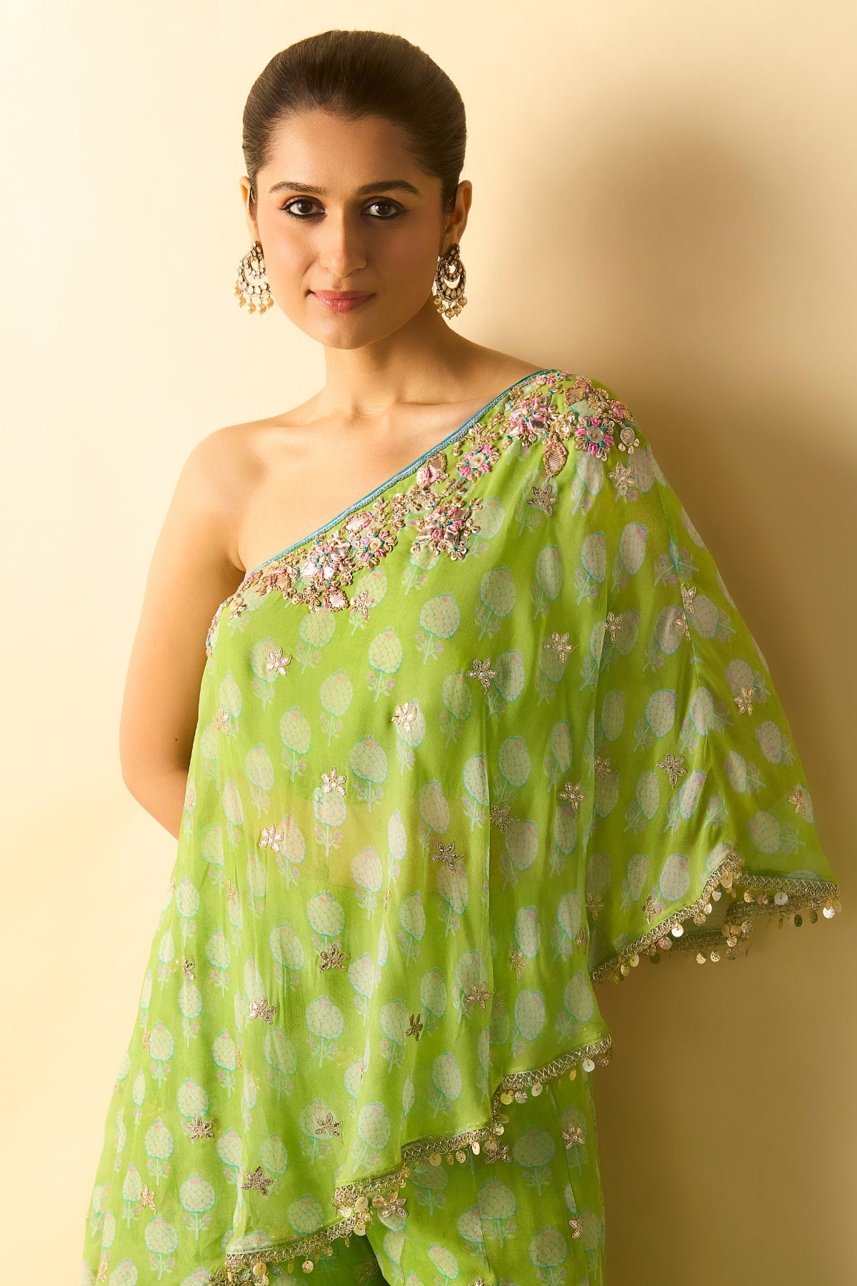 chhavi one shoulder set