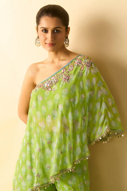 chhavi one shoulder set