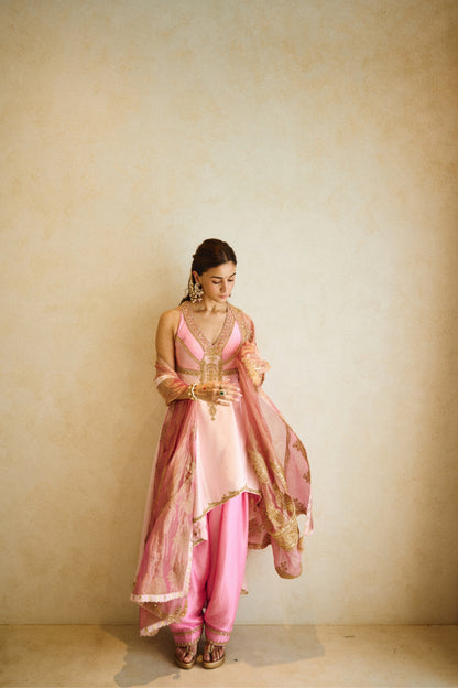 Chaand Gulabi Farshi Salwar Set