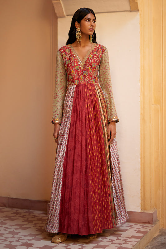 Inaayat Gown
