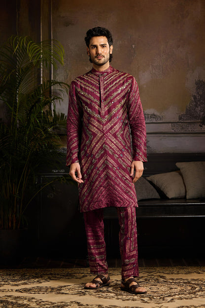 MAROON CHEVRON PRINT  KURTA PAIRED WITH PRINTED PANTS