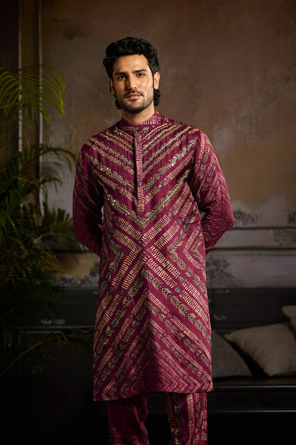 MAROON CHEVRON PRINT  KURTA PAIRED WITH PRINTED PANTS