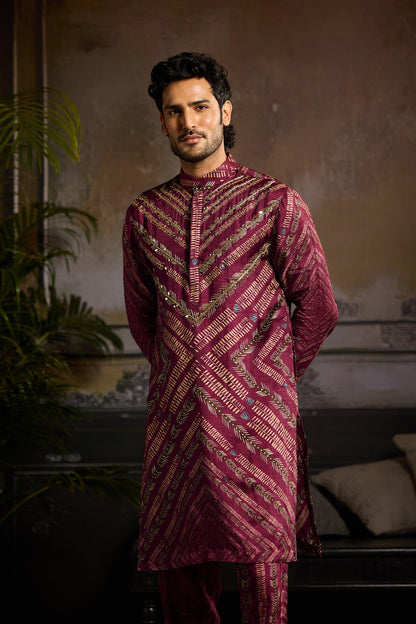 MAROON CHEVRON PRINT  KURTA PAIRED WITH PRINTED PANTS