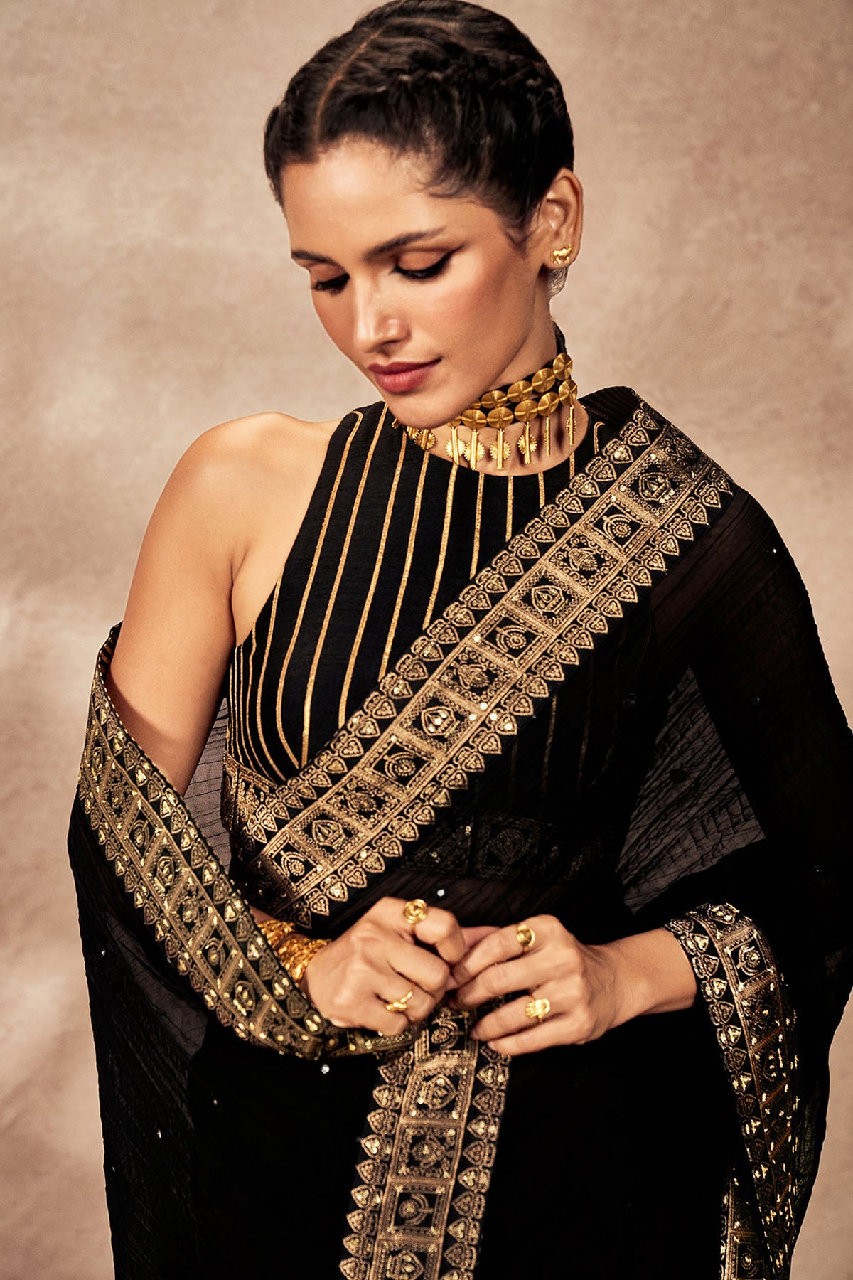 Black Potters Touch Crushed Saree