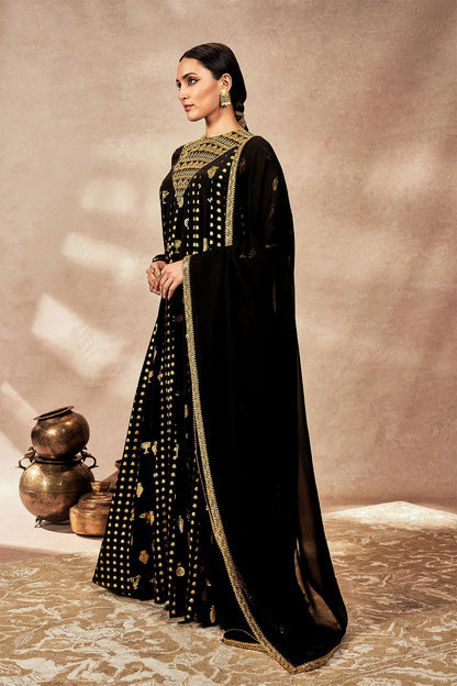 Neena Gupta In Black Gold Potters Touch Anarkali Set