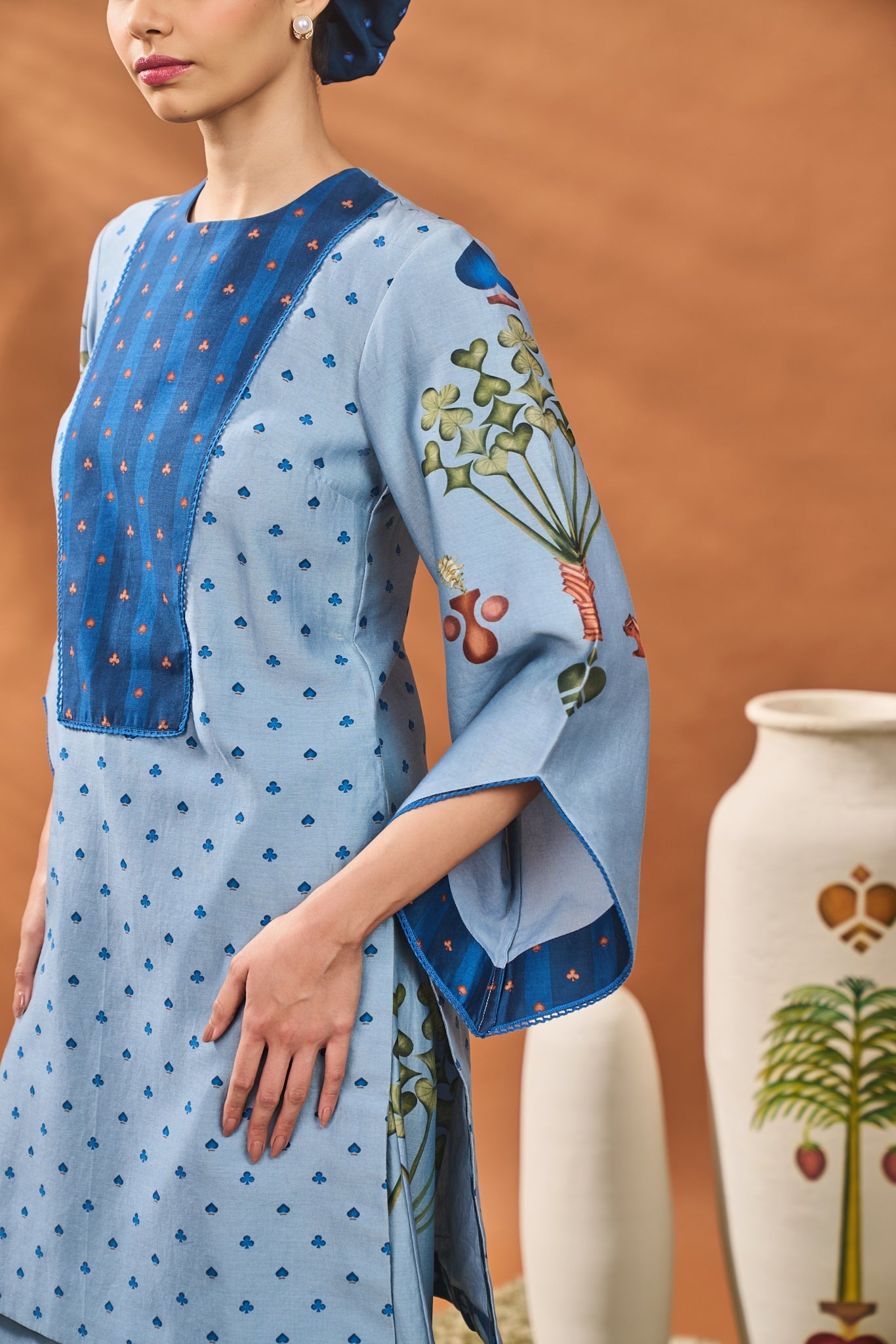 POWDER BLUE SPADE BLOSSOM TUNIC SET.