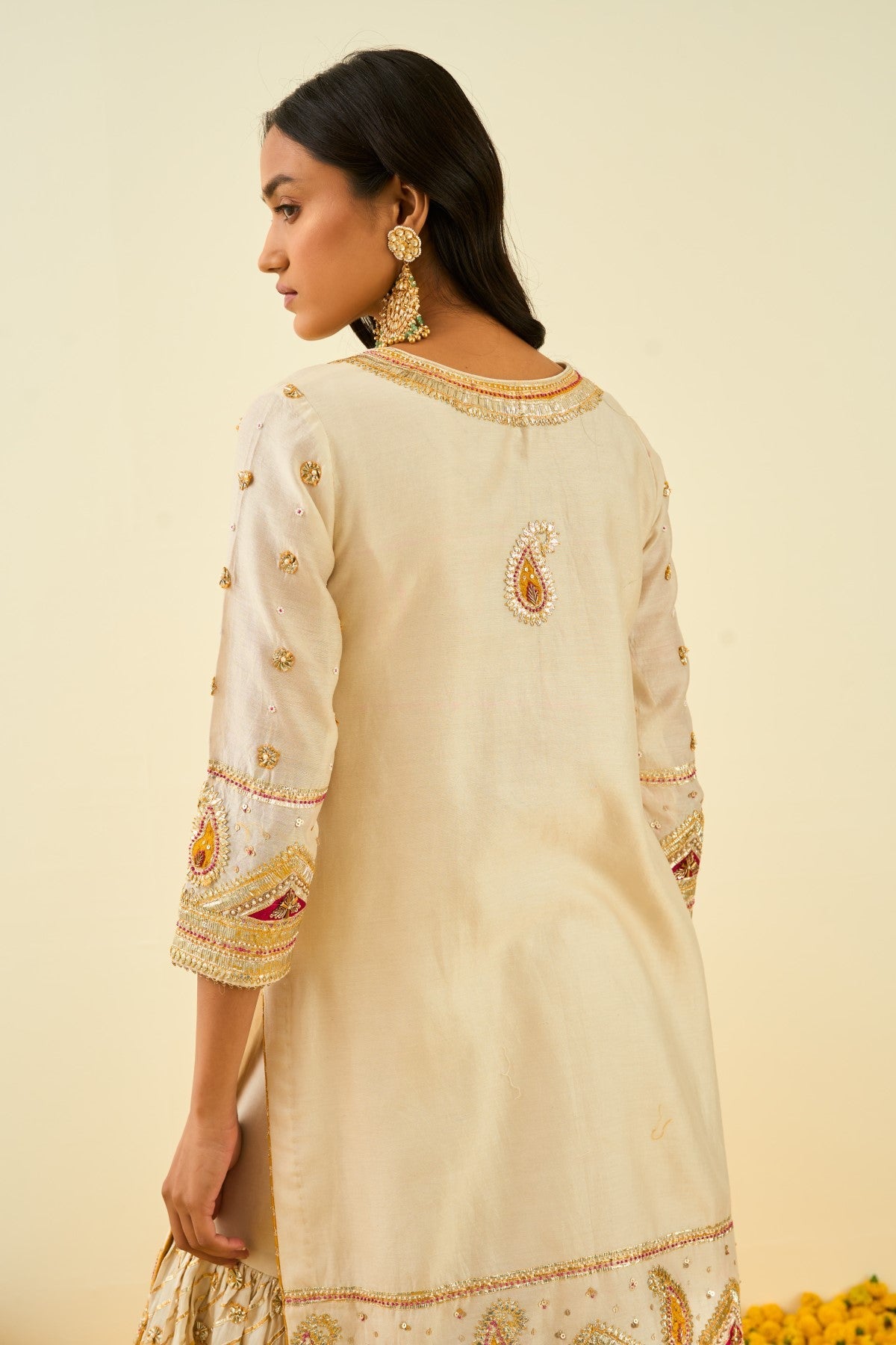 Asfi Javed IN Shafna Daisy Ivory short kurta with garara and dupatta