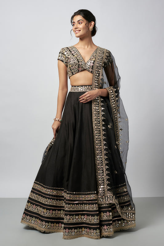 Maanyata Lehenga Set